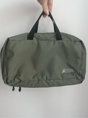 MEC Light Green Men’s Toiletry Travel Bag with Black Handles